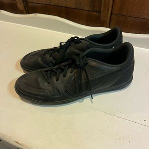 Men’s Nike tempo turf cleats